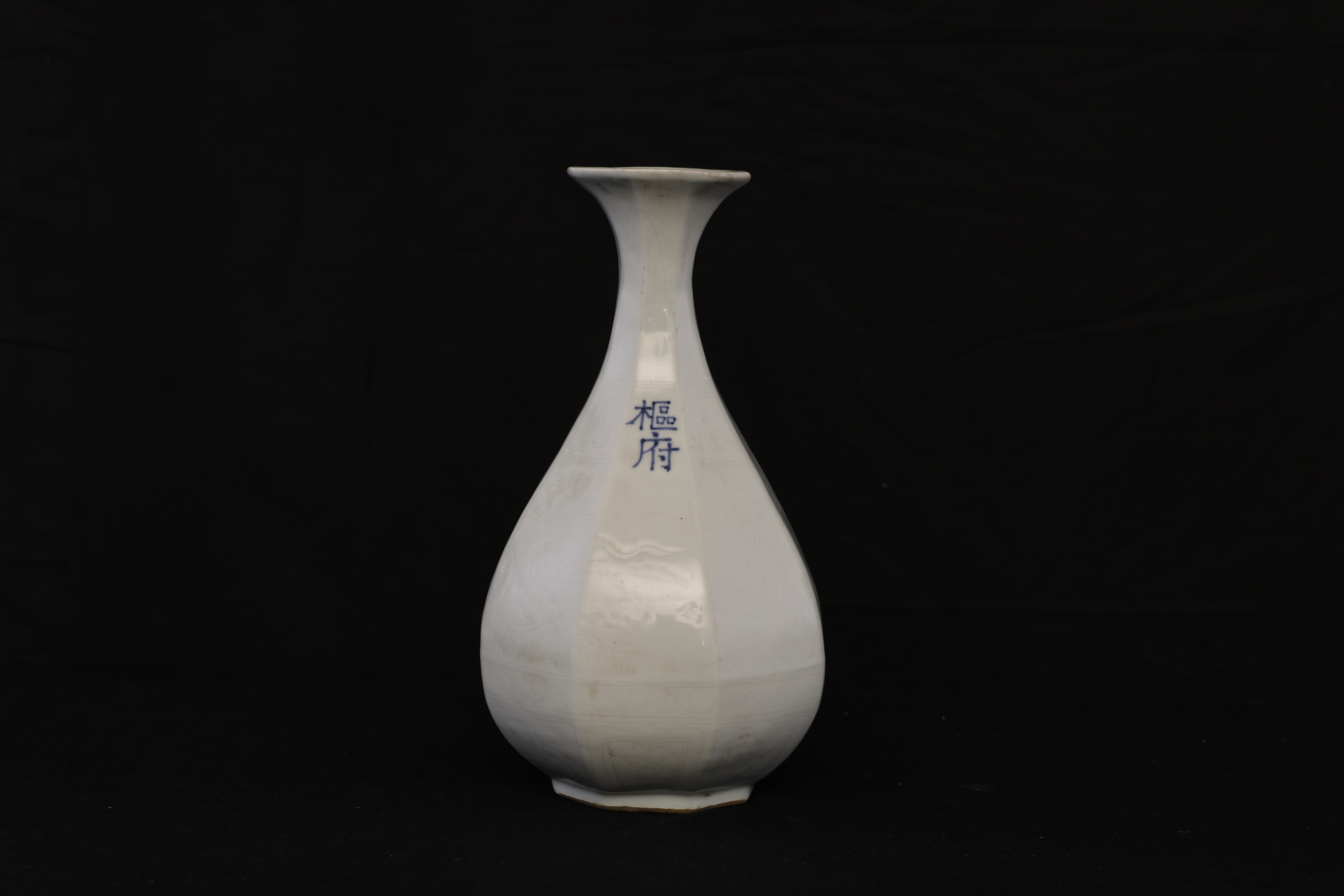 元樞府白釉暗刻龍紋八棱玉壺春瓶- 博物館- NCollector