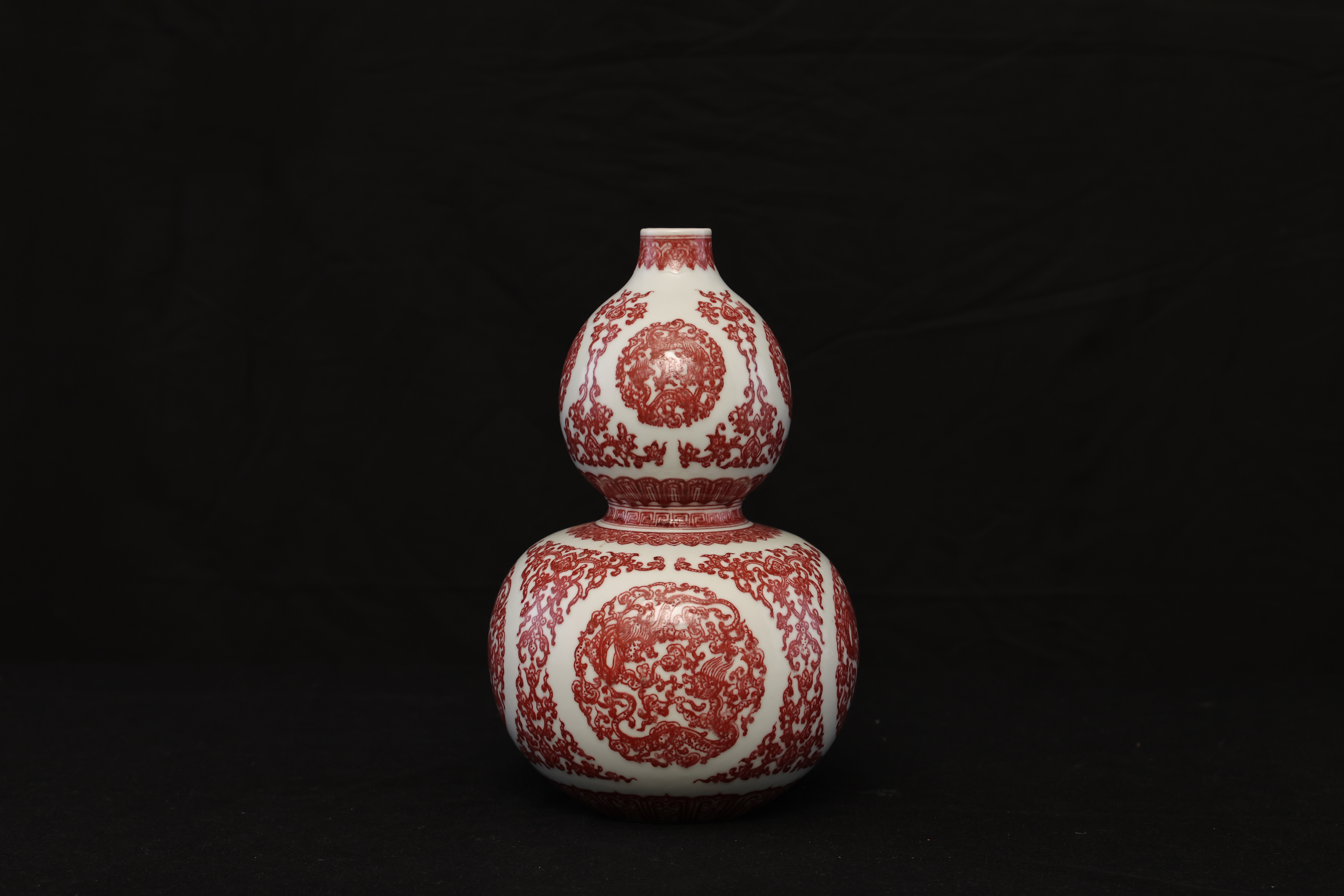 清乾隆釉里红团龙纹葫芦瓶- 博物馆- NCollector